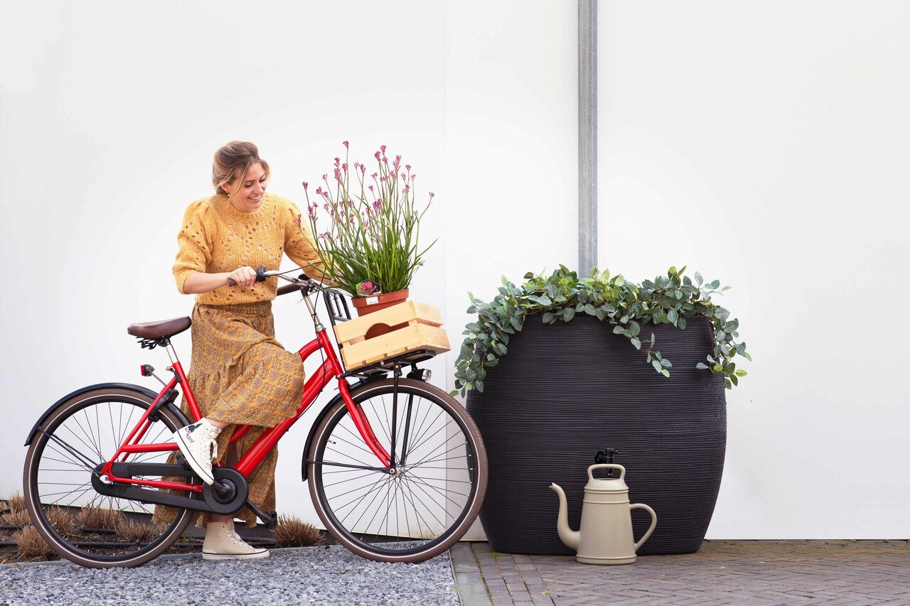 Lietus ūdens muca Rib 250L melna