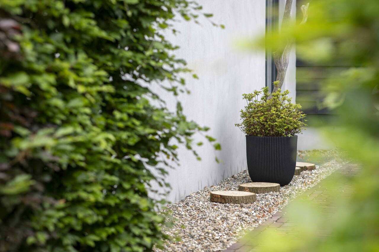 Planter ball Groove NL 35x34 melnais zelts